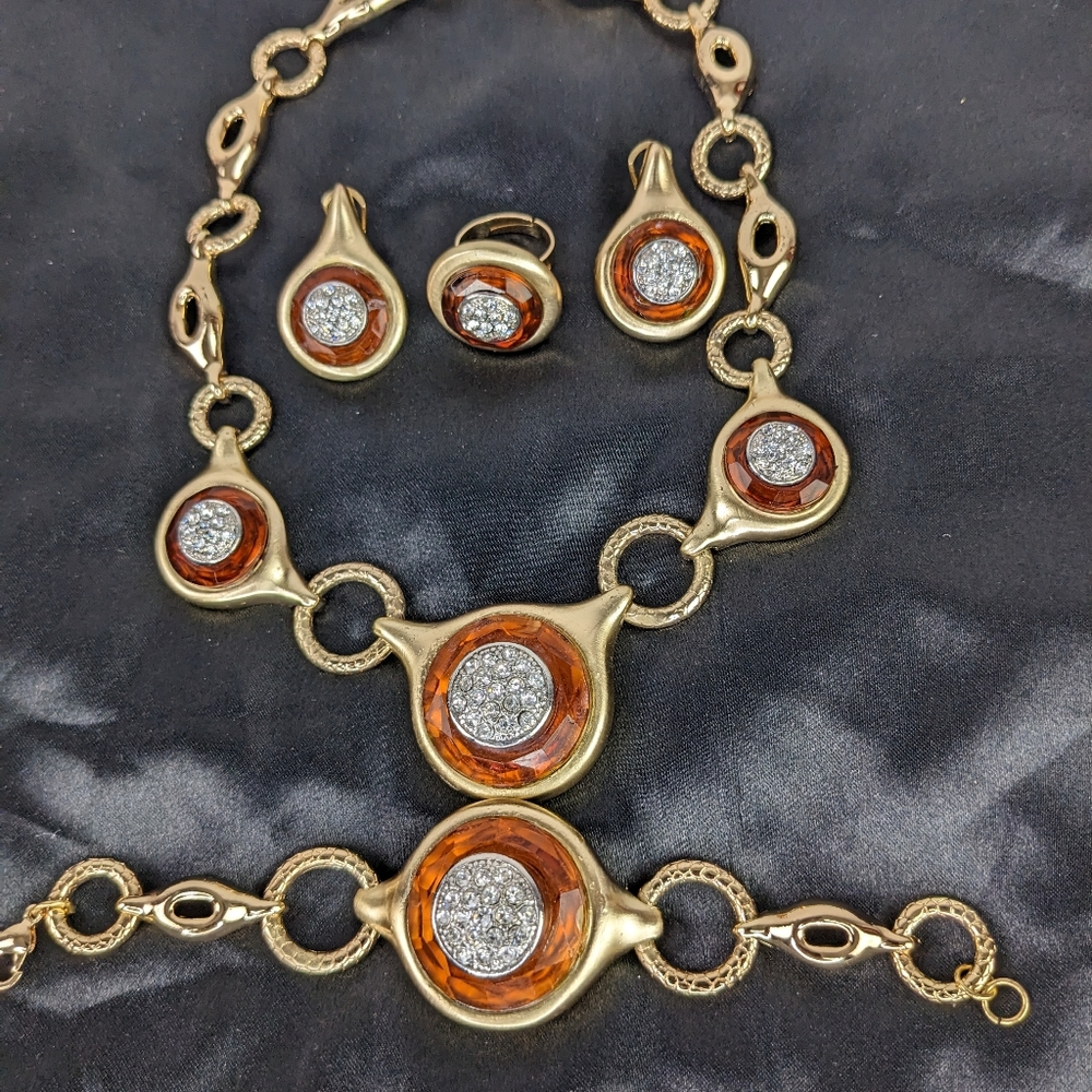 NWOT, BEAUTIFUL AFRICAN PARTY JEWELRY SET. - Picture 3 of 4